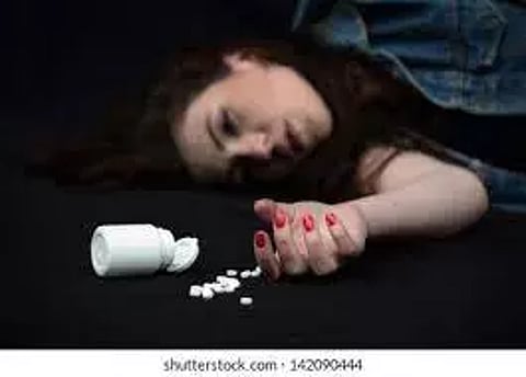 அறச்சலூர் அருகே விஷம் குடித்து பெண் தற்கொலை