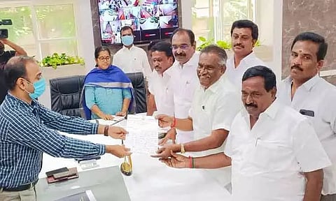 அரசு விழாக்களுக்கு எங்களை அழைப்பது இல்லை