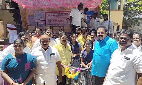 மாணவ-மாணவிகளுக்கு இலவச சைக்கிள்