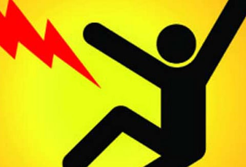 பிளஸ்-1 மாணவி மாடியில் இருந்து குதித்து தற்கொலை முயற்சி