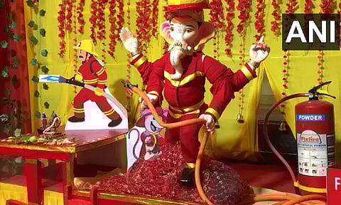 தீயணைப்பு வீரர் தோற்றத்தில் விநாயகர் சிலை! தீ விபத்து பற்றிய விழிப்புணர்வை ஏற்படுத்திய மருத்துவமனை