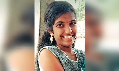 கல்லூரி மாணவி தூக்குப்போட்டு தற்கொலை