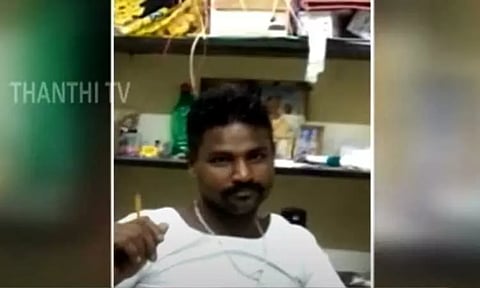 ஆரம்ப சுகாதார நிலையத்தில் மருத்துவர் உடையில் இளைஞர் செய்த பகீர் சம்பவம்