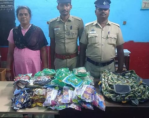 ரெயிலில் கடத்திய 11 கிலோ போதை பொருட்கள் பறிமுதல்