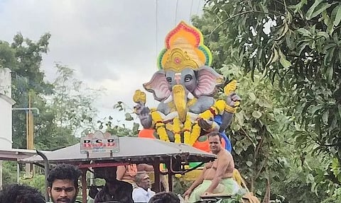 விநாயகர் சிலைகள், நீர்நிலைகளில் கரைப்பு