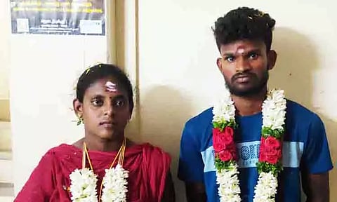 வாலிபரை, போலீசார் உதவியுடன் கரம்பிடித்த பட்டதாரி பெண்