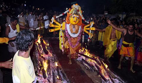 திரவுபதி அம்மன் கோவில் ஆணிப்பாதை திருவிழா