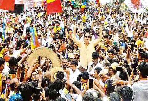 வீடு, நிலம் கொடுத்தவர்களுக்கு வேலைவாய்ப்பு வழங்க மறுப்பதற்கு எதிர்ப்பு: என்.எல்.சி. நிறுவனத்துக்கு பூட்டு போடுவோம்- அன்புமணி ராமதாஸ்