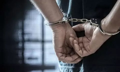 பொள்ளாச்சி அருகே பயங்கரம் கல்லால் தாக்கி தொழிலாளி கொலை- வாலிபர் கைது