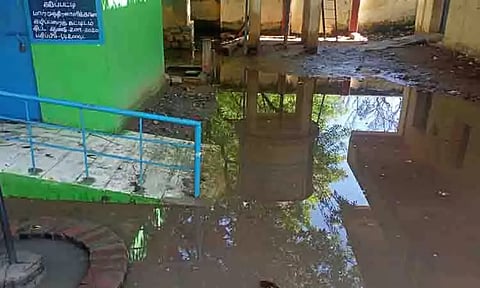 கனமழையால் வீடுகளுக்குள் புகுந்த மழை நீர்