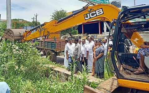 தேனியில் ராஜவாய்க்கால் தூர்வாரும் பணி தொடக்கம்