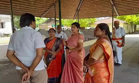 சிவகாசி உழவர் சந்தையில் மேயர் ஆய்வு