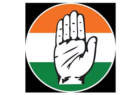 மக்கள் கஷ்டப்படும்போது ஓய்வு எடுக்கும் மந்திரிகள்- காங்கிரஸ் விமர்சனம்