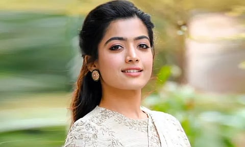 கூட்டத்தில் சிக்கிய ராஷ்மிகாவிடம் அத்துமீறிய ரசிகர்கள்