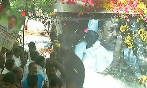 72 நாட்களுக்கு பிறகு தலைமையகம் வருகை: "எங்கள் சாமி எடப்பாடி பழனிசாமி" தொண்டர்கள் உற்சாக வரவேற்பு