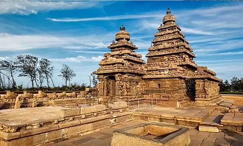 மாமல்லபுரத்தில் சுற்றுலா வாகனங்களுக்கு நுழைவு கட்டணம் வசூலிக்க விதிக்கப்பட்ட தடை நீக்கம் - ஏலதாரருக்கு அனுமதி வழங்கி பேரூராட்சி நிர்வாகம் உத்தரவு