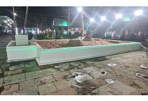 மும்பை குண்டு வெடிப்பு குற்றவாளி யாகூப் மேமன் கல்லறை அலங்கரிக்கப்பட்டதால் சர்ச்சை- போலீஸ் விசாரணைக்கு உத்தரவு