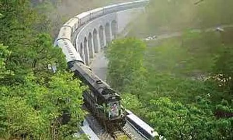 கூடுதல் வருவாய் கிடைக்கும்: பாலருவி எக்ஸ்பிரஸ், மெமு ரெயிலை பொள்ளாச்சி வரை நீட்டிக்க வேண்டும்-சமூக ஆர்வலர்கள் கோரிக்கை