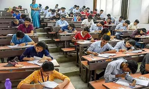 போட்டித் தேர்வுகளின் போது இணையதள சேவைகள் முடக்கம் - மத்திய அரசுக்கு சுப்ரீம் கோர்ட்டு நோட்டீஸ்