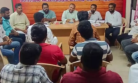 20 ஆண்டுக்கு மேலாக சிறையில் உள்ள முஸ்லிம்களை விடுதலை செய்ய வேண்டும் எஸ்.டி.பி.ஐ. கட்சி கூட்டத்தில் தீர்மானம்