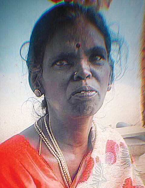 வீட்டில் தனியாக இருந்த பெண் அடித்துக்கொலை