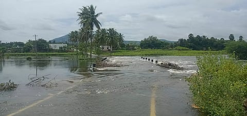 4 தரைப்பாலங்கள் தண்ணீரில் மூழ்கின