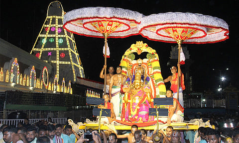 திருமலை கோயிலில் கோலாகலமாக நடைபெற்ற பவுர்ணமி கருட சேவை