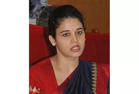 தரக்குறைவாக விமர்சித்து பேசிய ஐ.ஏ.எஸ். அதிகாரி ரோகிணி சிந்தூரியிடம் ரூ.1 கோடி கேட்டு மானநஷ்ட வழக்கு; முன்னாள் மந்திரி சா.ரா.மகேஷ் தொடர்ந்தார்