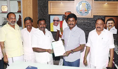 பல்நோக்கு சமுதாயக்கூடம் அமைக்க வேண்டும்