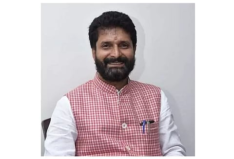 மக்கள் பணத்தை கொள்ளை அடித்ததாக விமர்சனம்; சித்தராமையாவுக்கு, சி.டி.ரவி எம்.எல்.ஏ. கண்டனம்