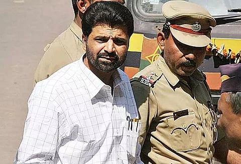 மும்பை கலவரத்தின் போது ஓடி ஒளிந்தவர்கள் யாகூப் மேமன் கல்லறை பிரச்சினையை எழுப்புகின்றனர்- பா.ஜனதா குறித்து சிவசேனா விமர்சனம்