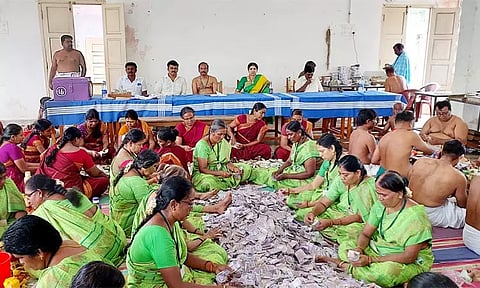 திருச்செந்தூர் சுப்பிரமணிய சுவாமி கோவிலில் உண்டியல் வருமானம் ரூ.2½ கோடி