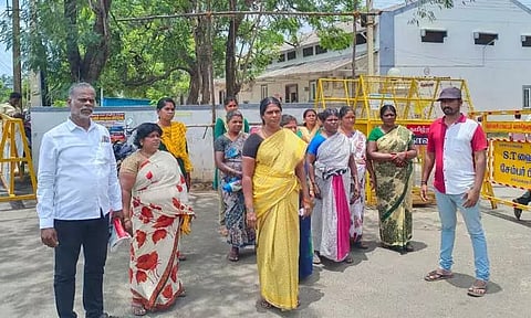 நகராட்சிக்கு சொந்தமான இடத்தில் ரேஷன் கடை அமைக்க வேண்டும்; கலெக்டரிடம் பொதுமக்கள் மனு