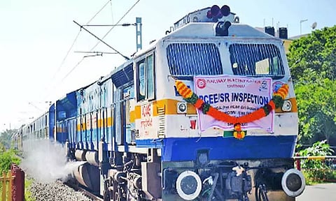 திண்டுக்கல் - பழனி ரெயில் பாதை பிரிவில் மின்மயமாக்கல் பணிகள் 100 சதவீதம் நிறைவு பெற்றது.