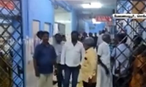 நம்பிக்கை இல்லா தீர்மானம் கொண்டு வந்த வார்டு உறுப்பினருக்கு அடி, உதை - செங்கல்பட்டில் அதிர்ச்சி