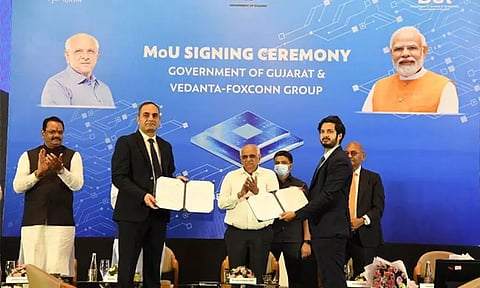 இந்தியாவில் மின்னணு சிப்களை தயாரிக்க வேதாந்தா பாக்ஸ்கான் குழுமத்துடன் ரூ.1.54 லட்சம் கோடி புரிந்துணர்வு ஒப்பந்தம்!