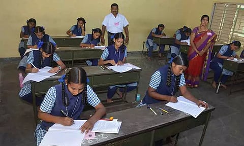 "பொதுத்தேர்வு எழுதும் மாணவர்களுக்கு சனிக்கிழமைகளில் சிறப்பு வகுப்பு" - திடீர் அறிவிப்பு...!