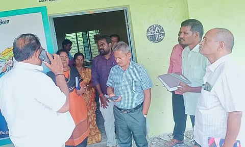 பழுதடைந்த பள்ளி கட்டிடங்களை இடிக்க அதிகாரிகள் முடிவு