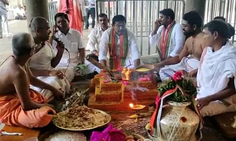 சங்கடகர சதுர்த்தியையொட்டி ஸ்ரீகாளஹஸ்தி சிவன் கோவிலில் சிறப்பு ஹோமம்