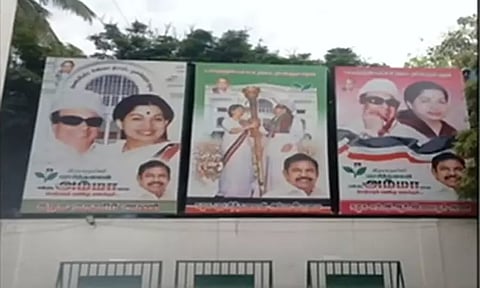 அதிமுக தலைமை அலுவலகத்தில் வைக்கப்பட்டு இருந்த ஓ.பன்னீர் செல்வம் புகைப்படங்கள் அகற்றம்