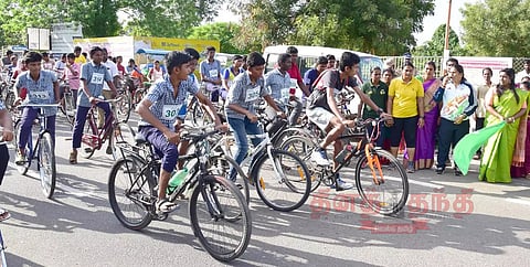 பள்ளி மாணவ, மாணவிகளுக்கான சைக்கிள் போட்டி