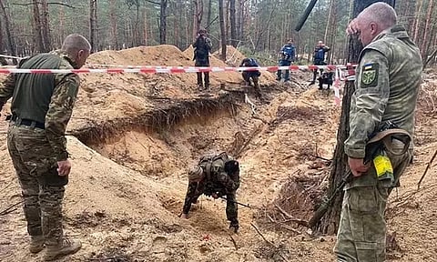 ரஷிய படைகளிடம் இருந்து மீட்கப்பட்ட இசியம் நகரில் தோண்ட தோண்ட கிடைத்த 400க்கும் அதிகமான உடல்கள்! அதிகாரிகள் அதிர்ச்சி