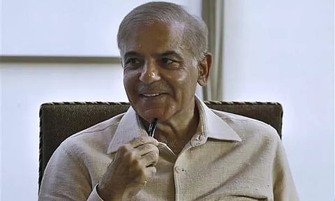 75 ஆண்டுகளாக பிச்சை கிண்ணத்தை சுமந்து கொண்டு அலைகிறோம் - பாகிஸ்தான் பிரதமர் வேதனை