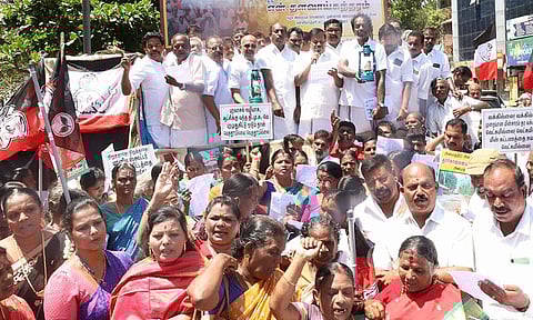 மின்கட்டண உயர்வை கண்டித்து அ.தி.மு.க.வினர் கண்டன ஆர்ப்பாட்டம்