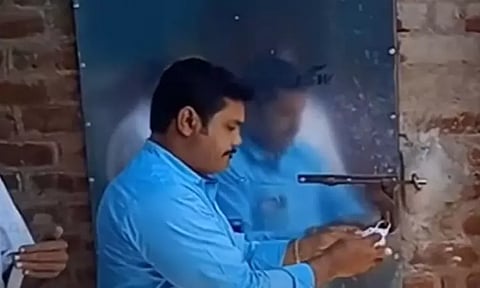 பட்டியலின மாணவர்களுக்கு திண்பண்டம் வழங்க மறுத்த கடைக்கு சீல்