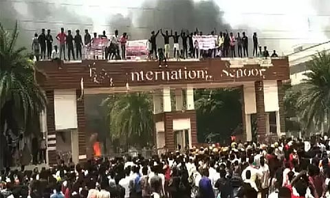 கள்ளக்குறிச்சி கலவரம்: பள்ளியை மறுசீரமைப்பு செய்ய அனுமதி வழங்கி கலெக்டர் உத்தரவு