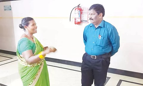 திருச்செந்தூர் அரசு ஆஸ்பத்திரியில் நிறைமாத கர்ப்பிணி அலைக்கழிக்கப்பட்டதாக பரபரப்பு; மருத்துவ நலப்பணிகள் இணை இயக்குனர் நேரில் விசாரணை