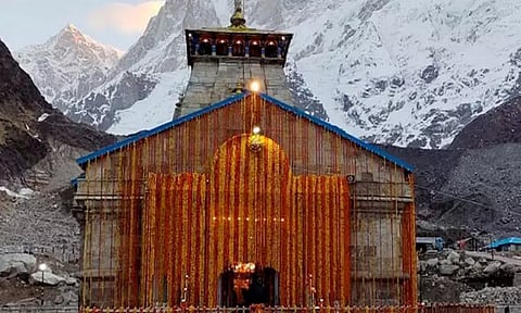 கேதார்நாத் கோவில் கருவறை சுவர்களை தங்கத் தகடுகளால் மூட பூசாரிகள் எதிர்ப்பு