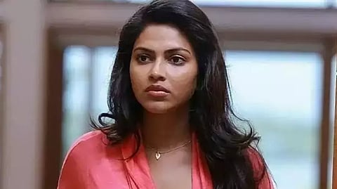 அமலாபாலுக்கு வலுக்கும் கண்டனங்கள்