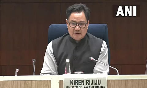 கொலிஜீயம் முறையை மறுபரிசீலனை செய்ய வேண்டும்: மத்திய சட்டத்துறை மந்திரி